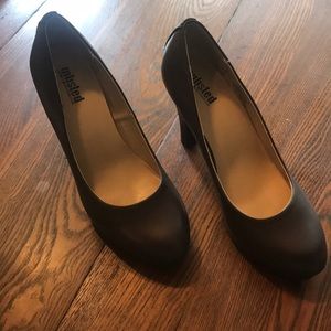 Kenneth Cole Unlisted round toe platform pump